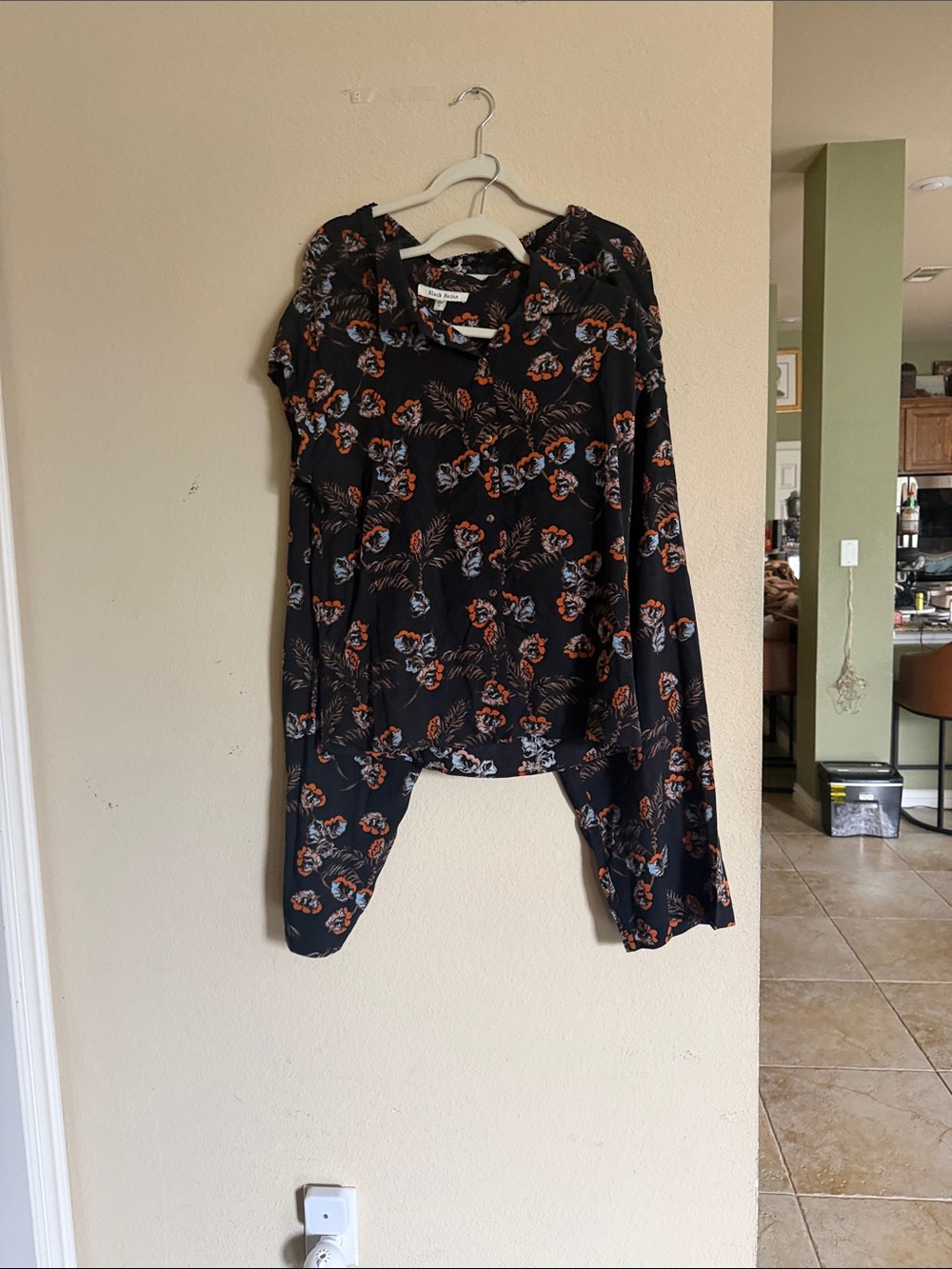 Black Rainn Black Floral Short-Sleeve Button-Front Blouse - Picture 5 of 5